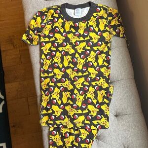 HANNA ANDERSSON KIDS POKEMON PIKACHU SHORTJOHNS PAJAMA SET SIZE US 12 (150 CM)